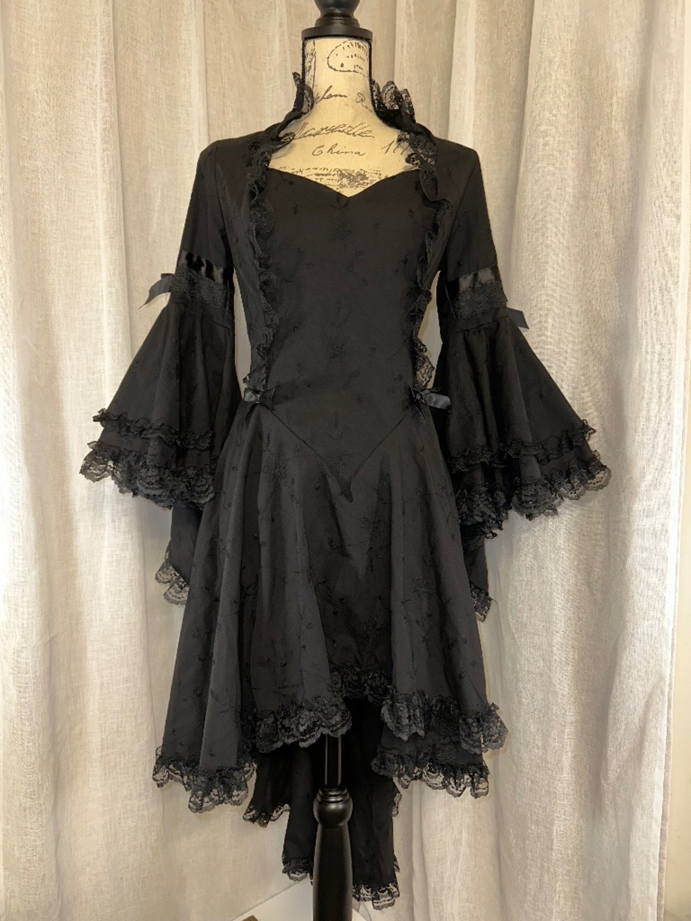 Pyramid Collection Black Gothic hi-low lace up dress xsmall witchy bell sleeves